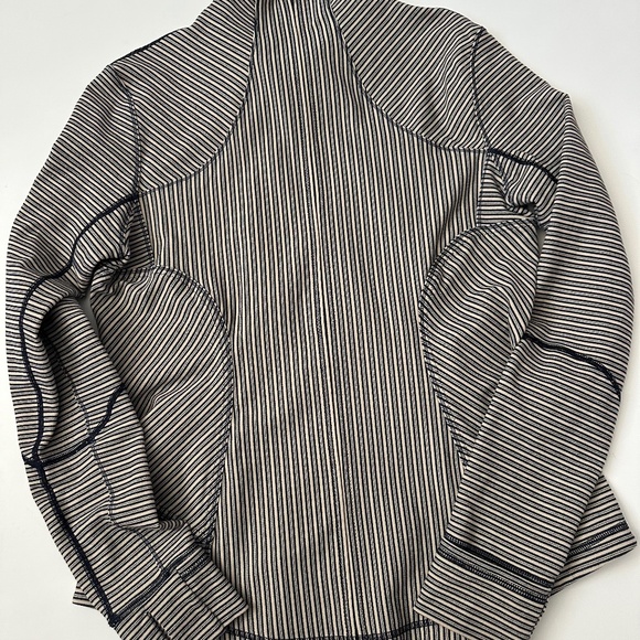 Lululemon Forme Jacket Navy/Tan Stripes with Rose Gold Hardware, Size 12 - Picture 2 of 7